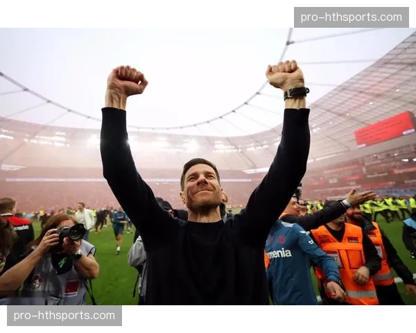 勒沃库森2-2绝平多特，阿隆索的“边翼卫内收”战术在最后时刻创造奇迹