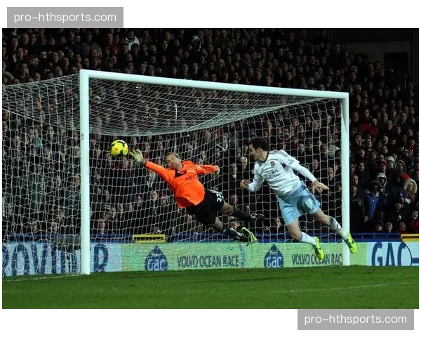 特写：洛里昂门将单场完成9次扑救，赛后获评全场最佳球员